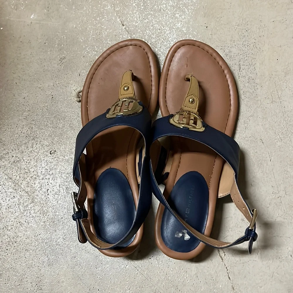 Size 8.5 sandals - Picture 1 of 3